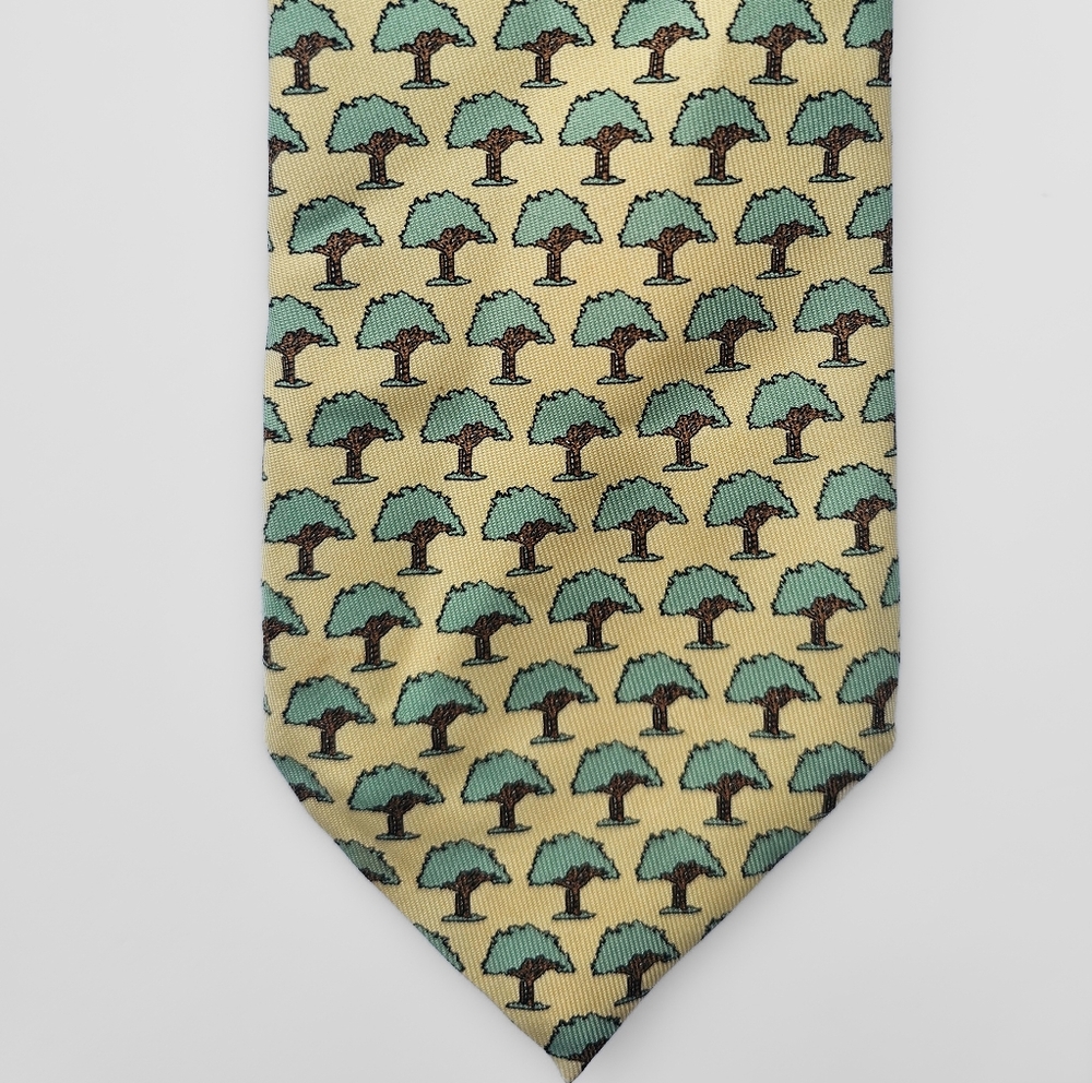 Vineyard Vines Tree Tie